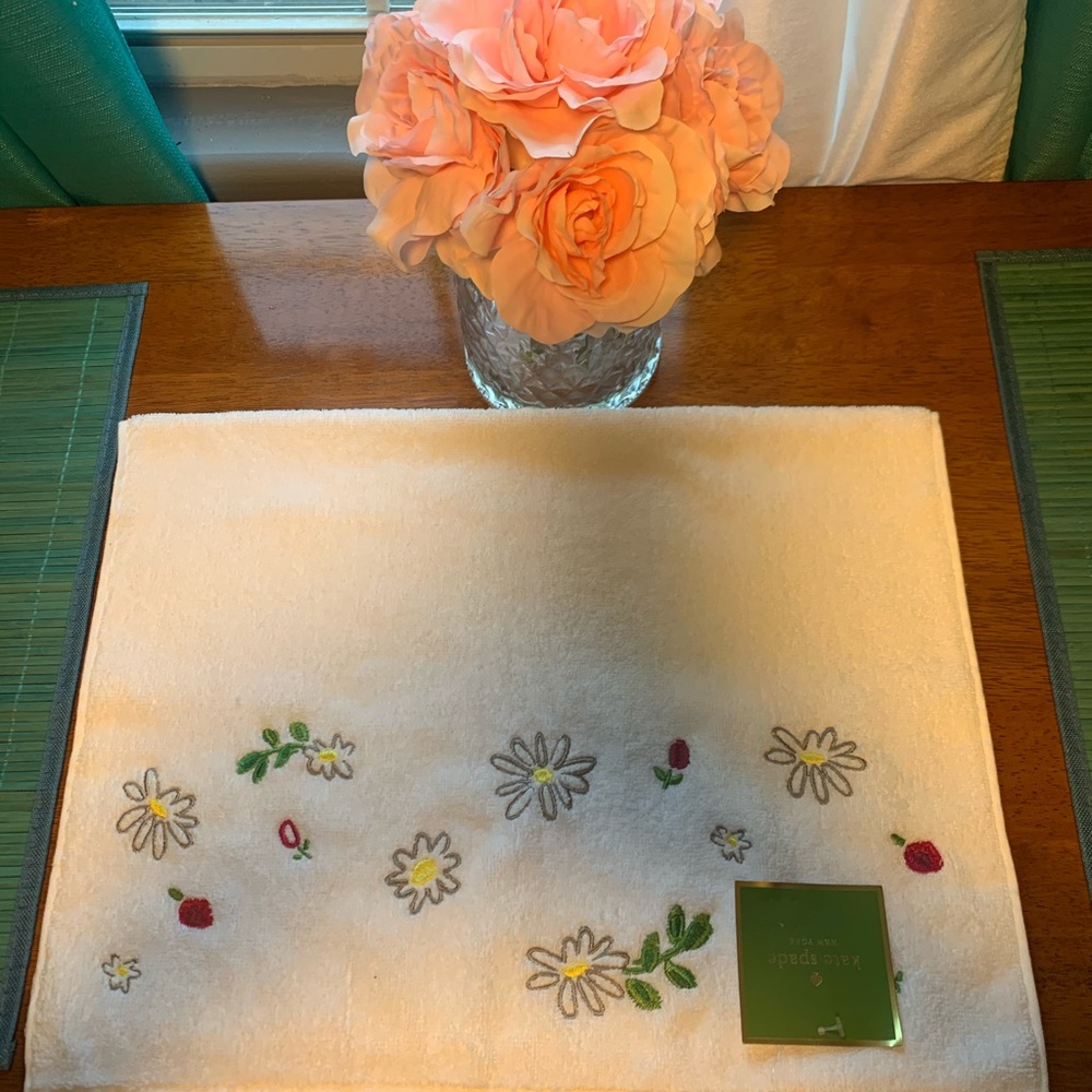 NWT Kate Spade Dahlias Hand Towel